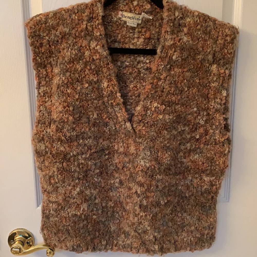 Vtg “the Eagles eye” hand knit sweater V-neck vest Sz M. Fall colors.